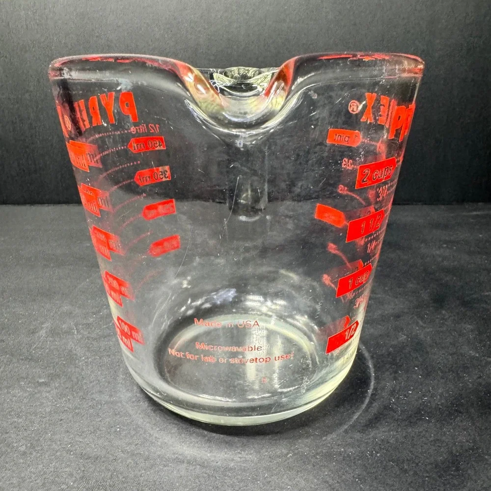 Vintage Pyrex 2 Cup Glass Measuring Cup Red Lettering D-Handle Made in USA 500ml